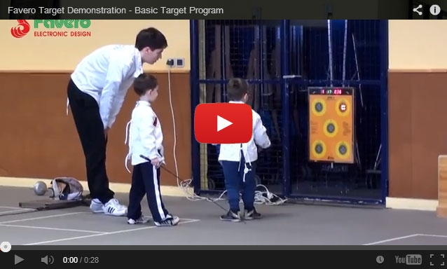 Video Bersaglio elettronico per l'allenamento di scherma con giovani schermidori